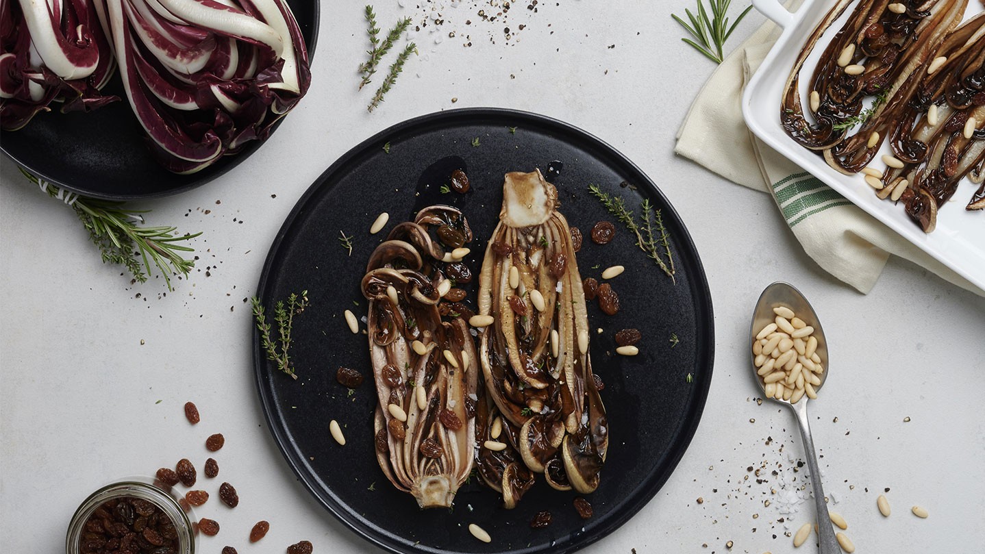 Radicchio al forno con uvetta e pinoli