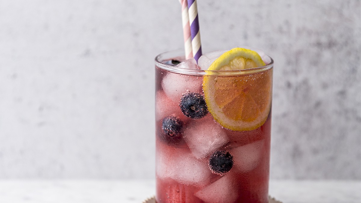 Blueberry cocktail with prosecco