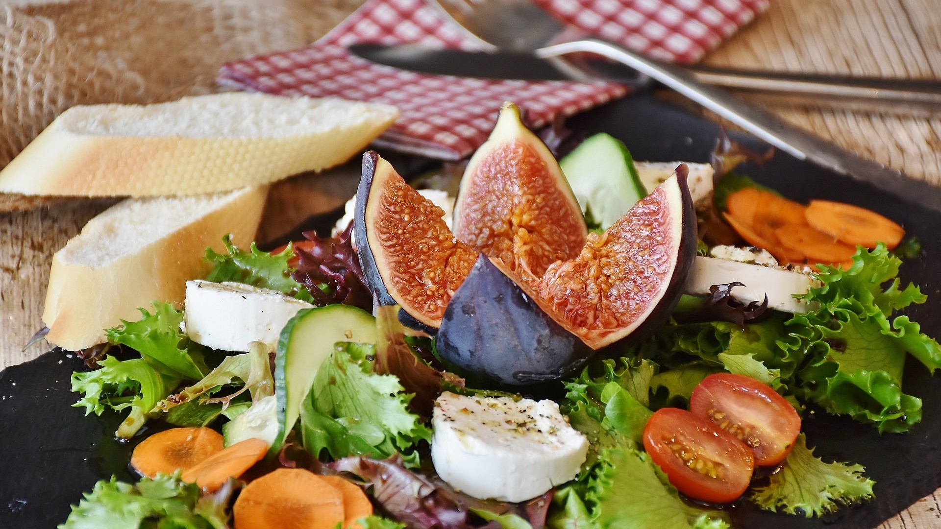 pranzo-ferragosto-con-frutta-verdura