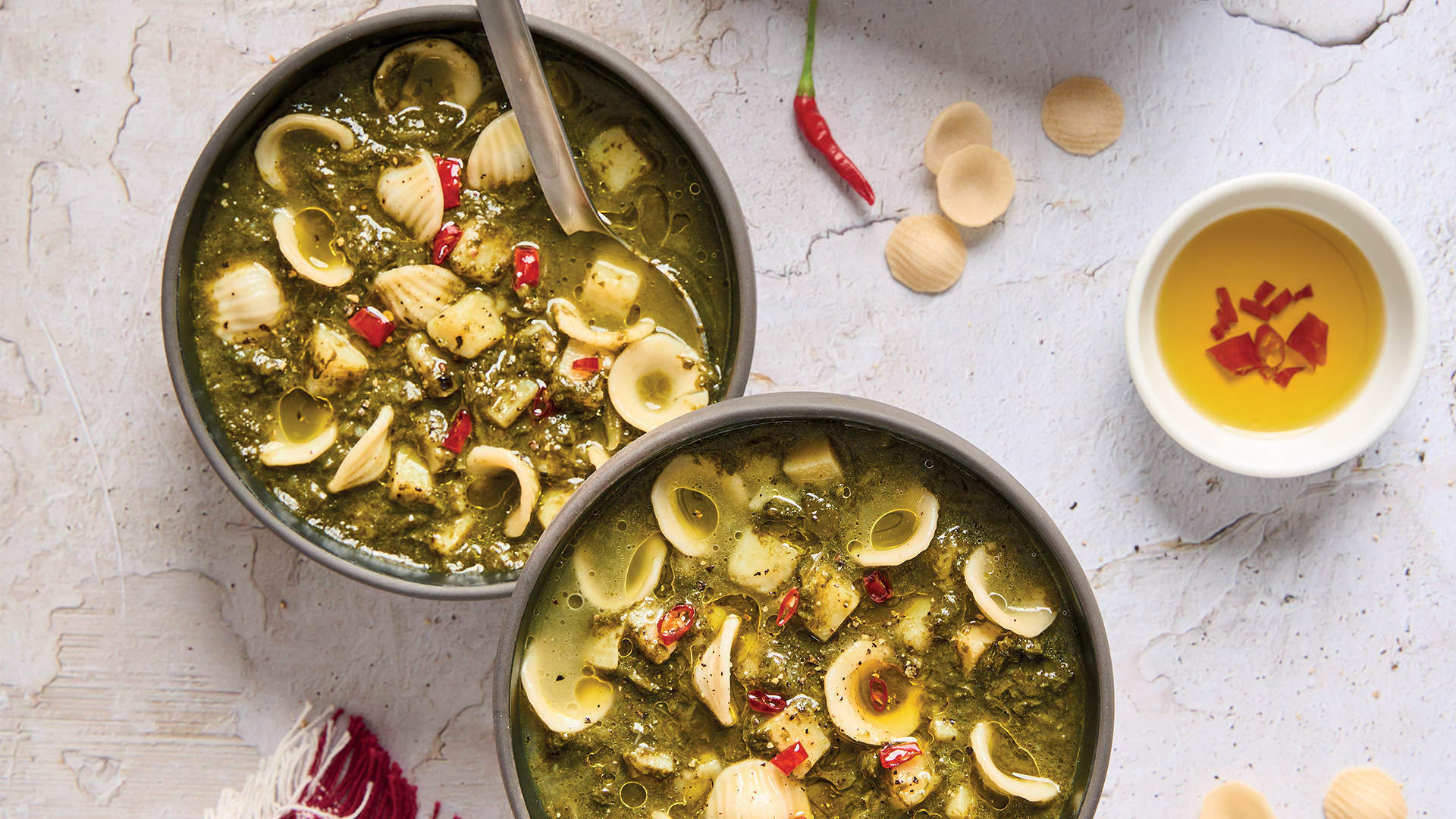 Zuppa-di-cicoria-e-patate-con-olio-al-peperoncino