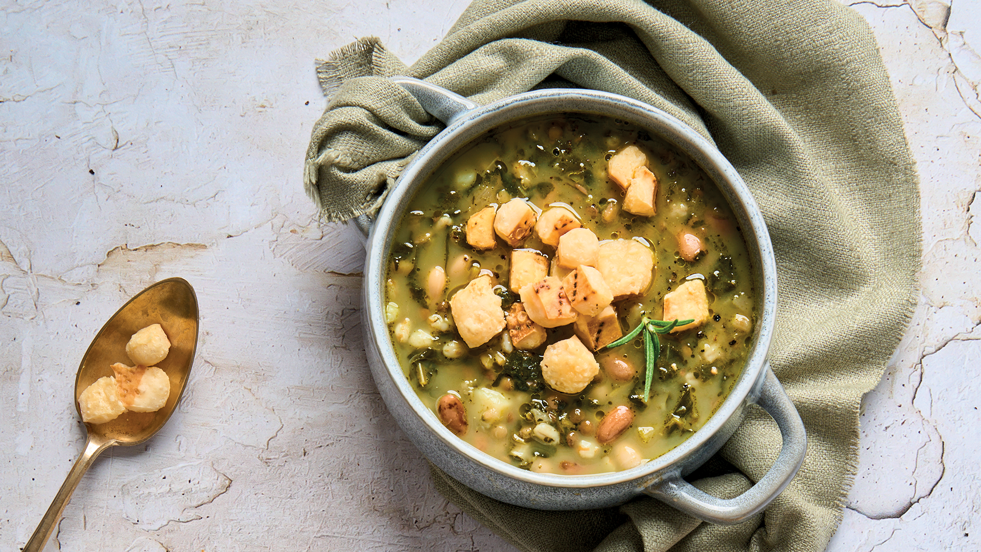 Zuppa toscana con pop corn di croste di Grana Padano